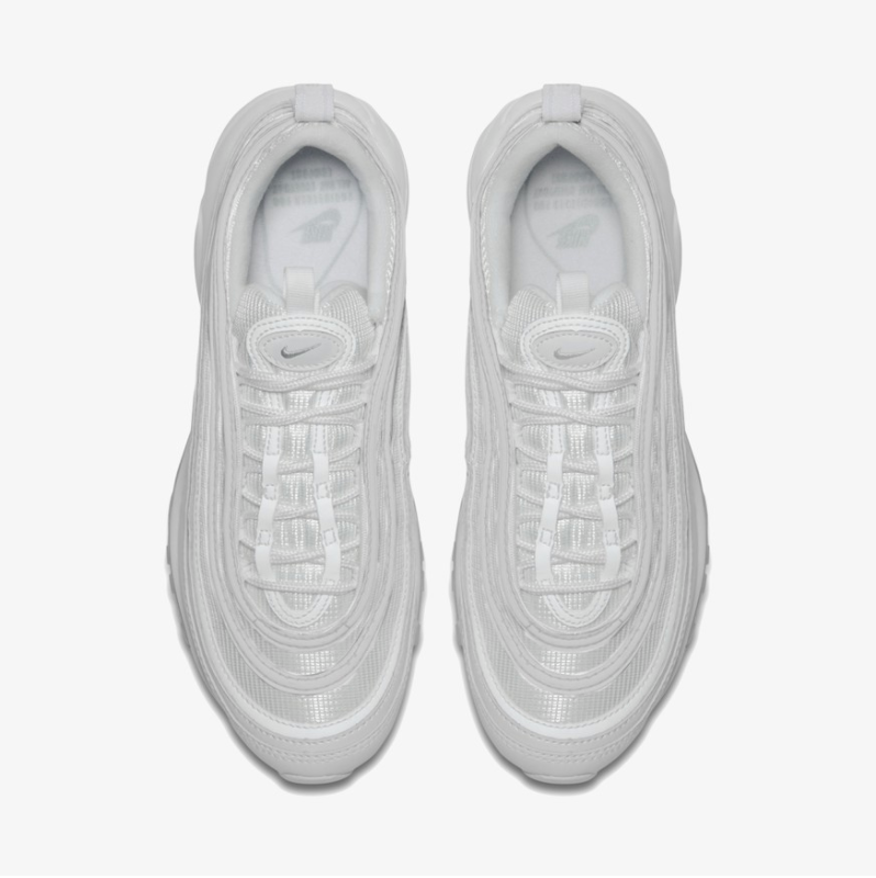 เดินไปไหนก็เห็นแต่คู่รักใส่รองเท้าคู่กัน! อย่าไปยอม...จัดมาใส่ซักคู่กับแฟน ไม่มีแฟนละก็ ใส่คู่กับเพื่อนซิรออะไร~