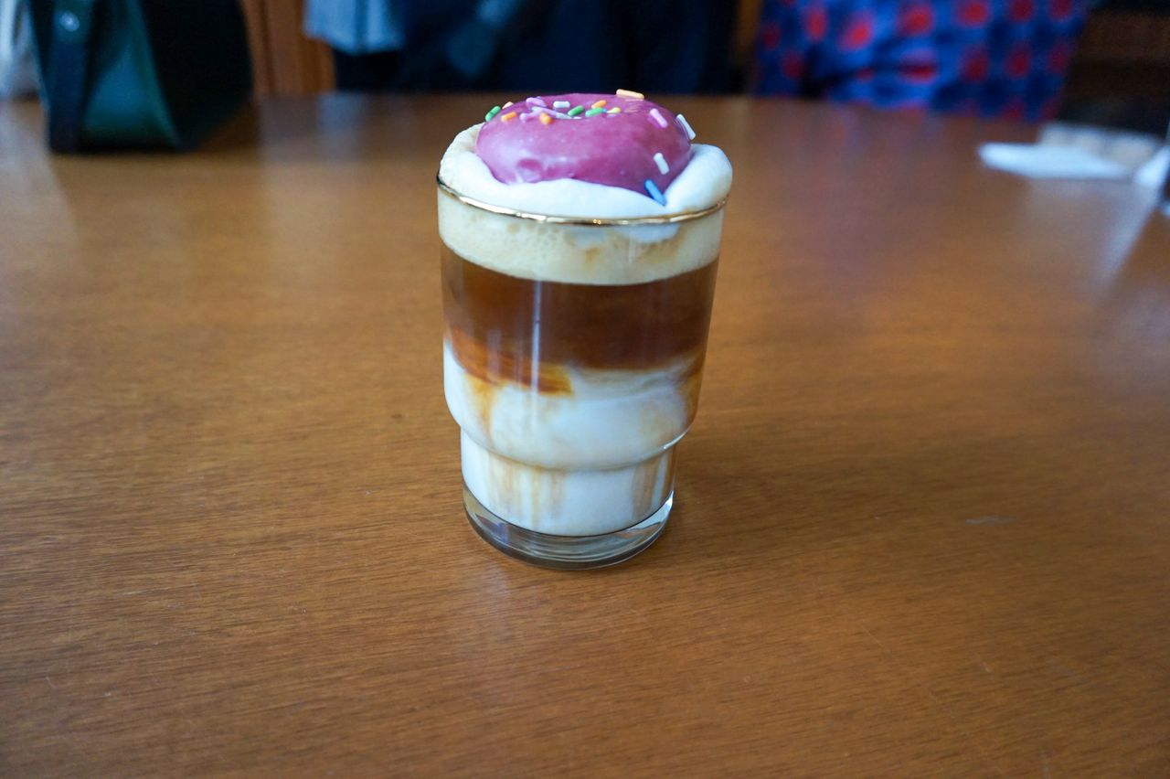 イテウォンカフェ、オールドフェリードーナッツ、Old Ferry Donut、オシャレなカフェ、可愛いカフェ、韓国カフェ、ソウルカフェ、話題のカフェ、人気のカフェ、韓国女子に人気、インスタ映え、美味しいお店、ユニークなカフェ、韓国人気スポット、コーヒー、ティラミス、チューブラテ、最近の人気、韓国旅行、韓国観光、ソウル観光