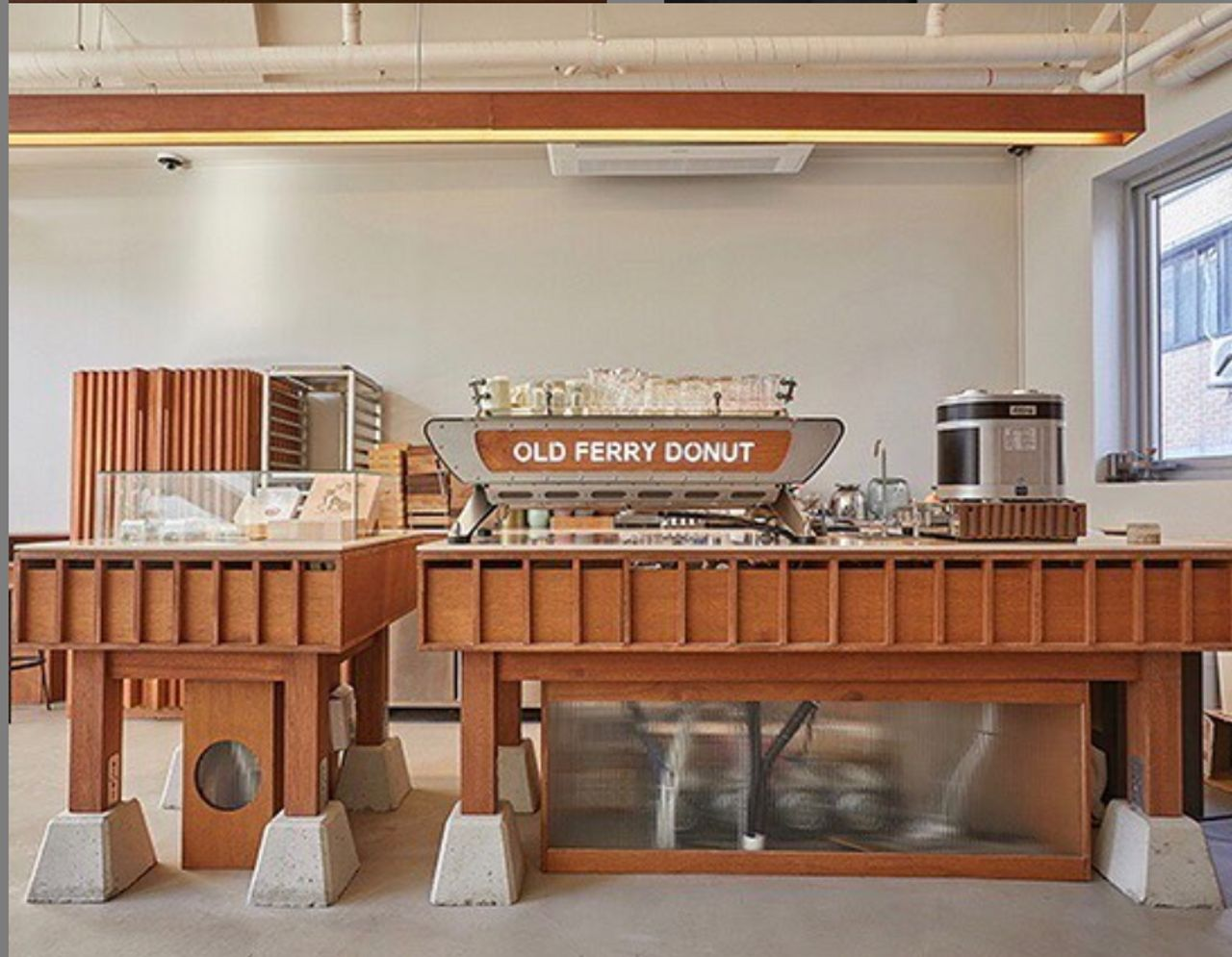 イテウォンカフェ、オールドフェリードーナッツ、Old Ferry Donut、オシャレなカフェ、可愛いカフェ、韓国カフェ、ソウルカフェ、話題のカフェ、人気のカフェ、韓国女子に人気、インスタ映え、美味しいお店、ユニークなカフェ、韓国人気スポット、コーヒー、ティラミス、チューブラテ、最近の人気、韓国旅行、韓国観光、ソウル観光