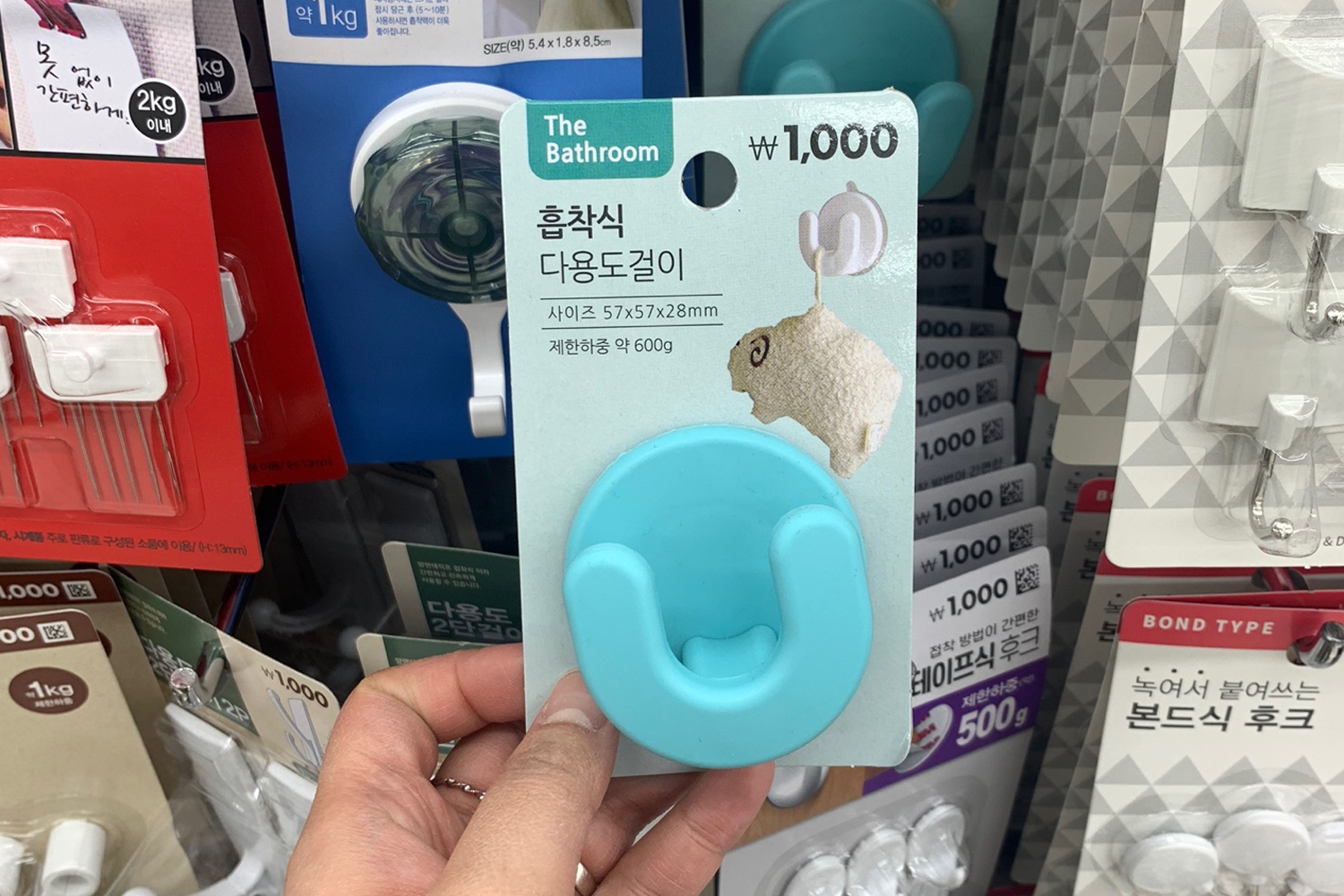 韓國Daiso的₩1,000多功能掛勾，用於廁所及家居的吊掛設計包裝