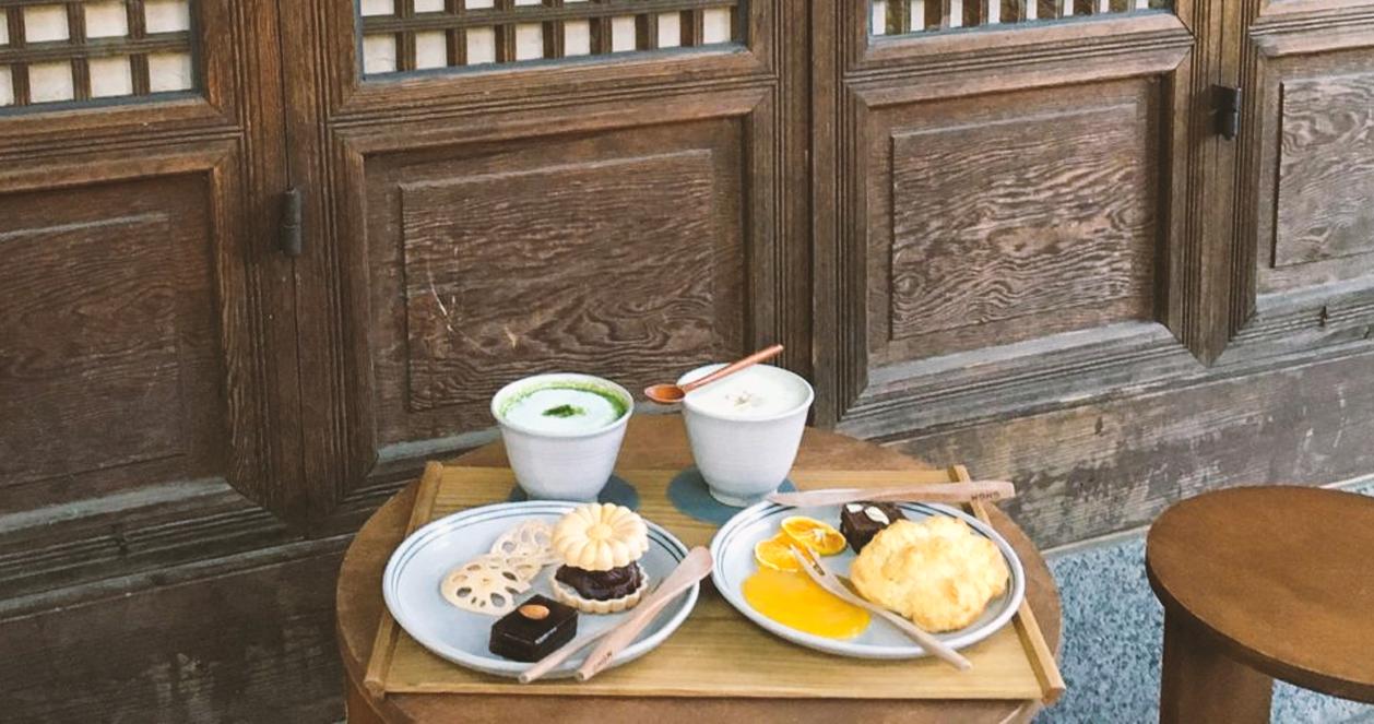 Bữa sáng nhẹ mang hương vị truyền thống tại quán cà phê Almost Home, gần Cung điện Gyeongbokgung.
