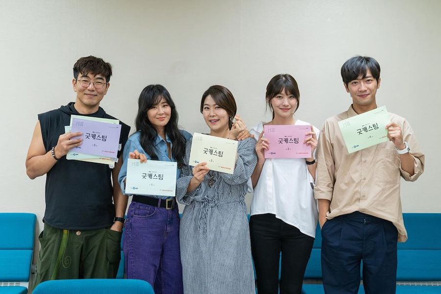 กักตัวอยู่บ้าน ออกไปข้างนอกก็กลัว ทำอะไรดี? ดู Netflix/ Viu ละเป็นไง! รวมซีรี่ย์และภาพยนต์ที่ฉายในเดือนเมษายน