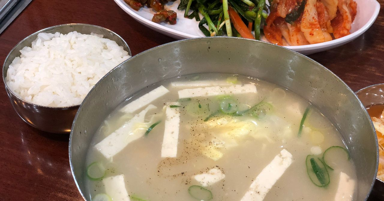 首爾乙支路明太魚湯餐廳外觀，是品嚐新鮮魚湯和健康餐點的理想去處。