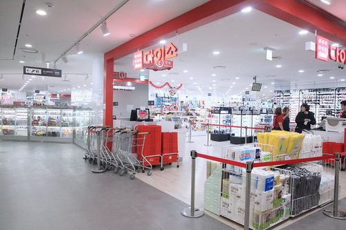 Visit Daiso for items you've forgot to bring. Top 8 useful travel items in Daiso!