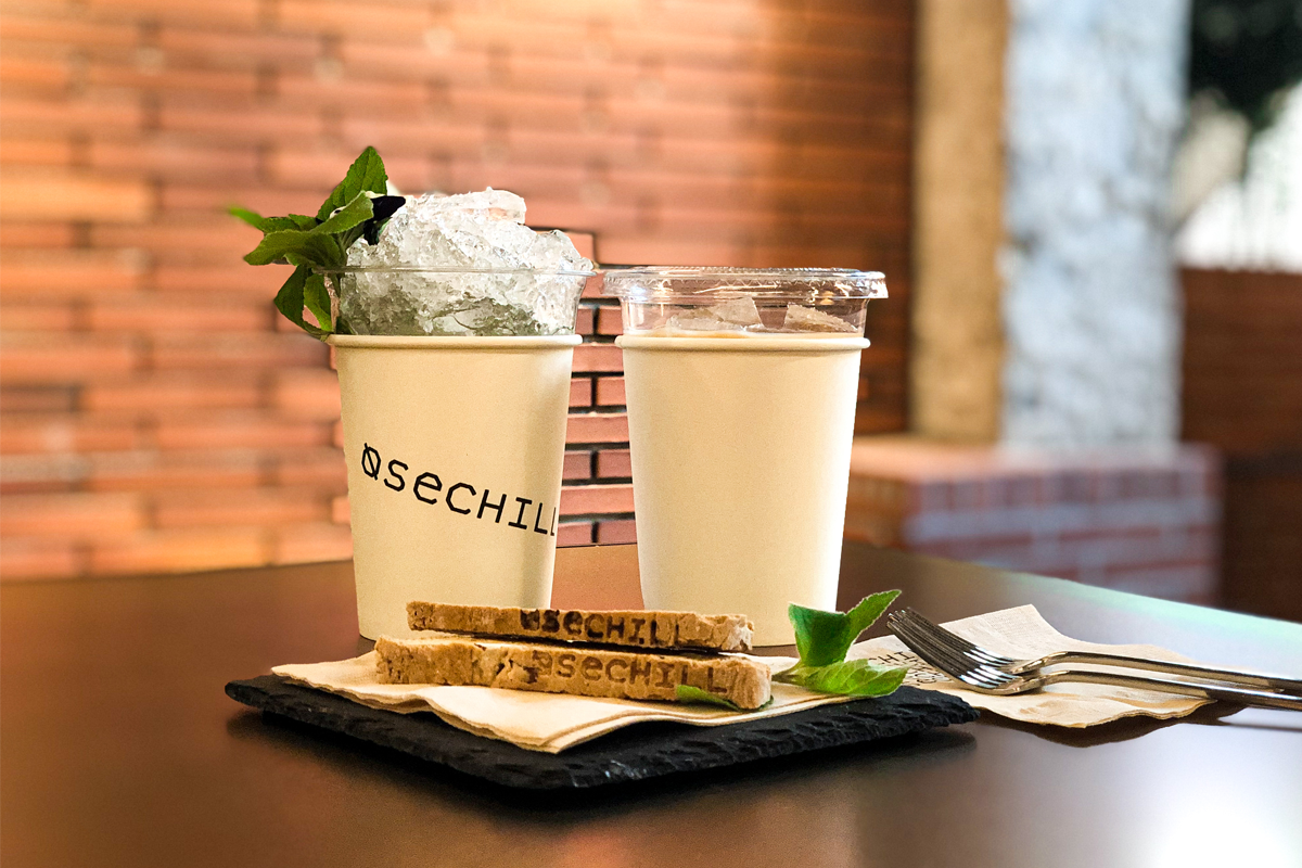 OSECHILL咖啡廳桌上的飲品和點心，模仿藝術品擺盤，體現生活中的小確幸。