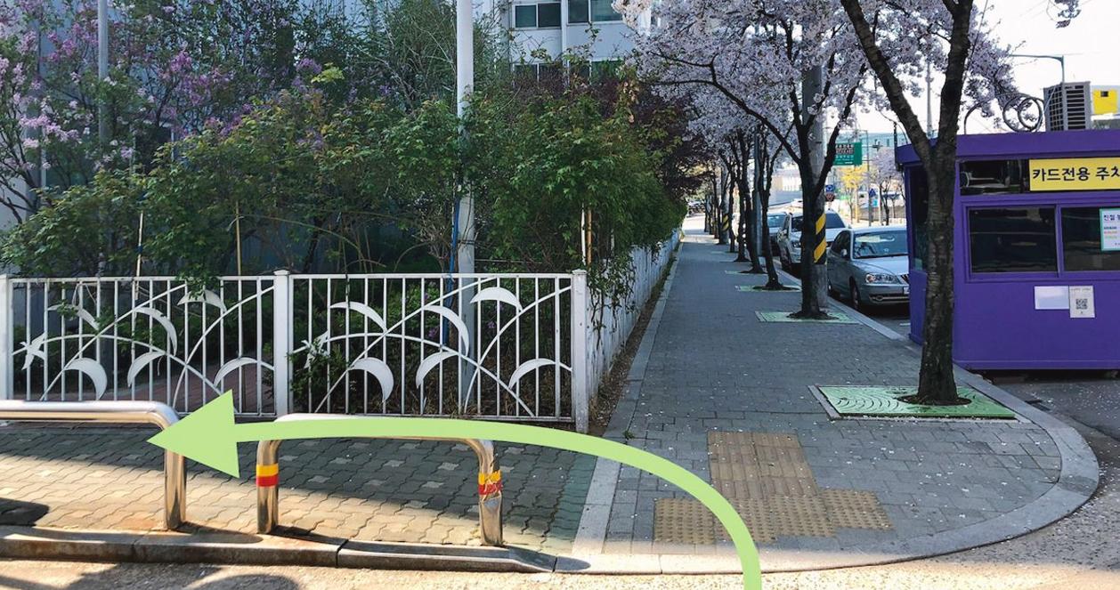 Con đường rẽ trái trên đường đến quán cafe Osechill của Song Mino.