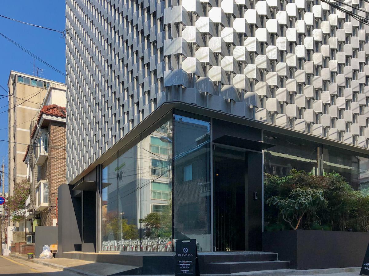 ดื่มเครื่องดื่มชิลล์ ๆ พร้อมลุ้นเจอซงมิโนแบบใกล้ชิด 