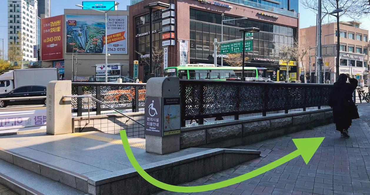 Đường phố gần lối ra ga Hapjeong, nơi dẫn đến quán cafe Osechill của Song Mino.