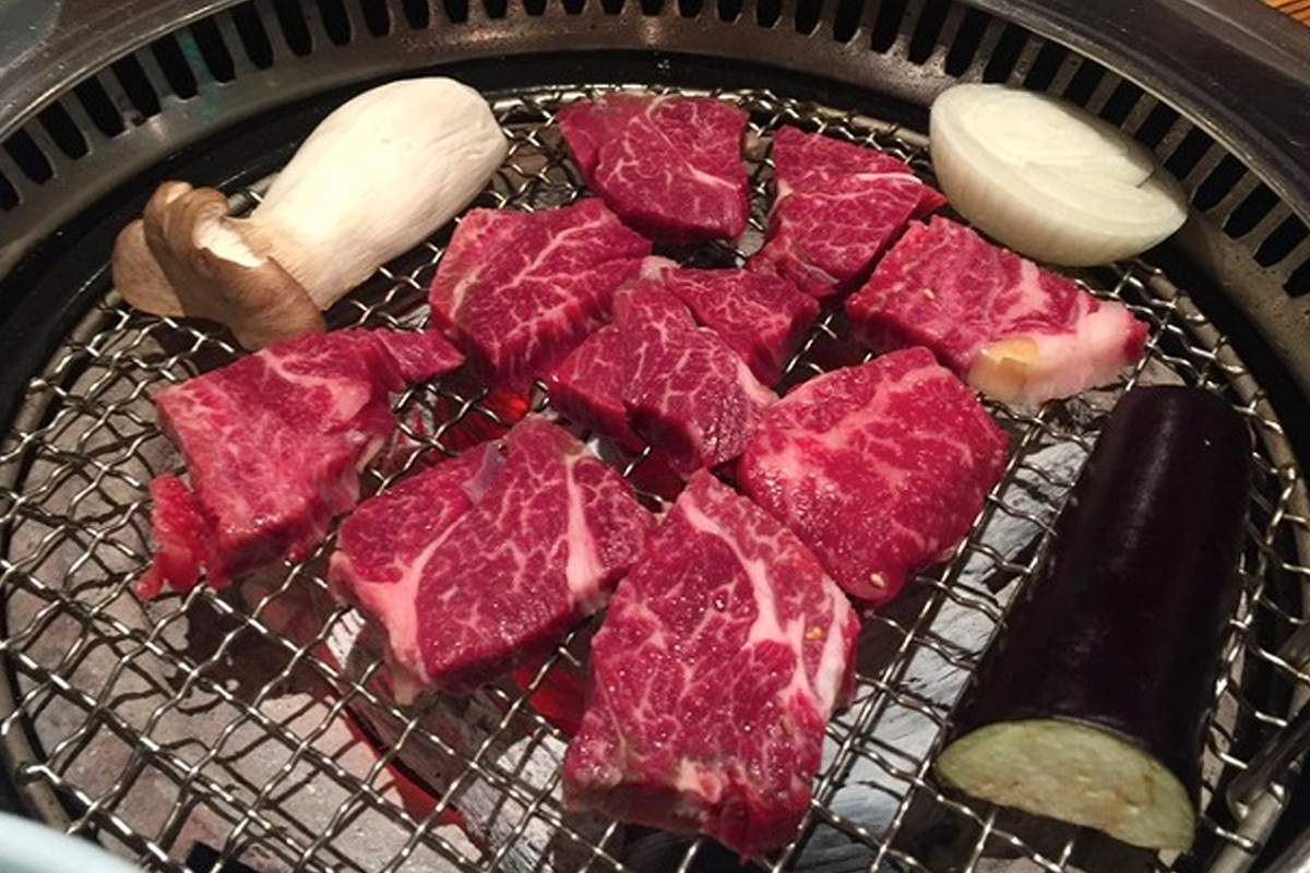 서울 강남구 세갑집에서 소고기 구이 요리