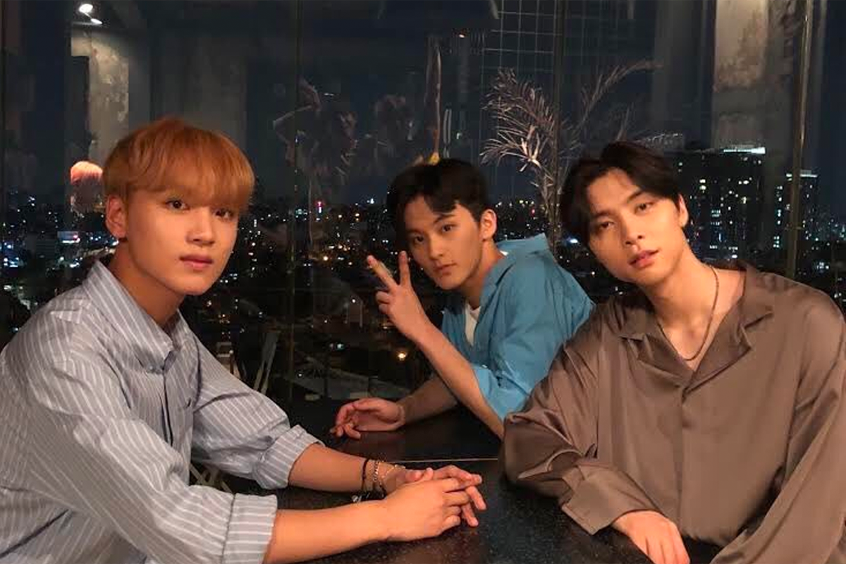 서울 The 100 Food Truck에서 사람들과 야경을 즐기는 사진