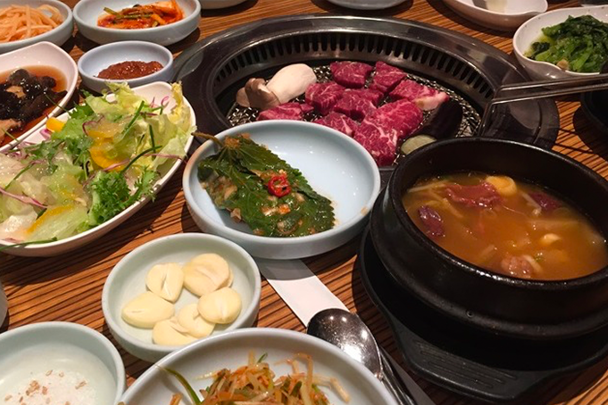 서울 강남구 세갑집에서의 다양한 한식 요리와 밑반찬들