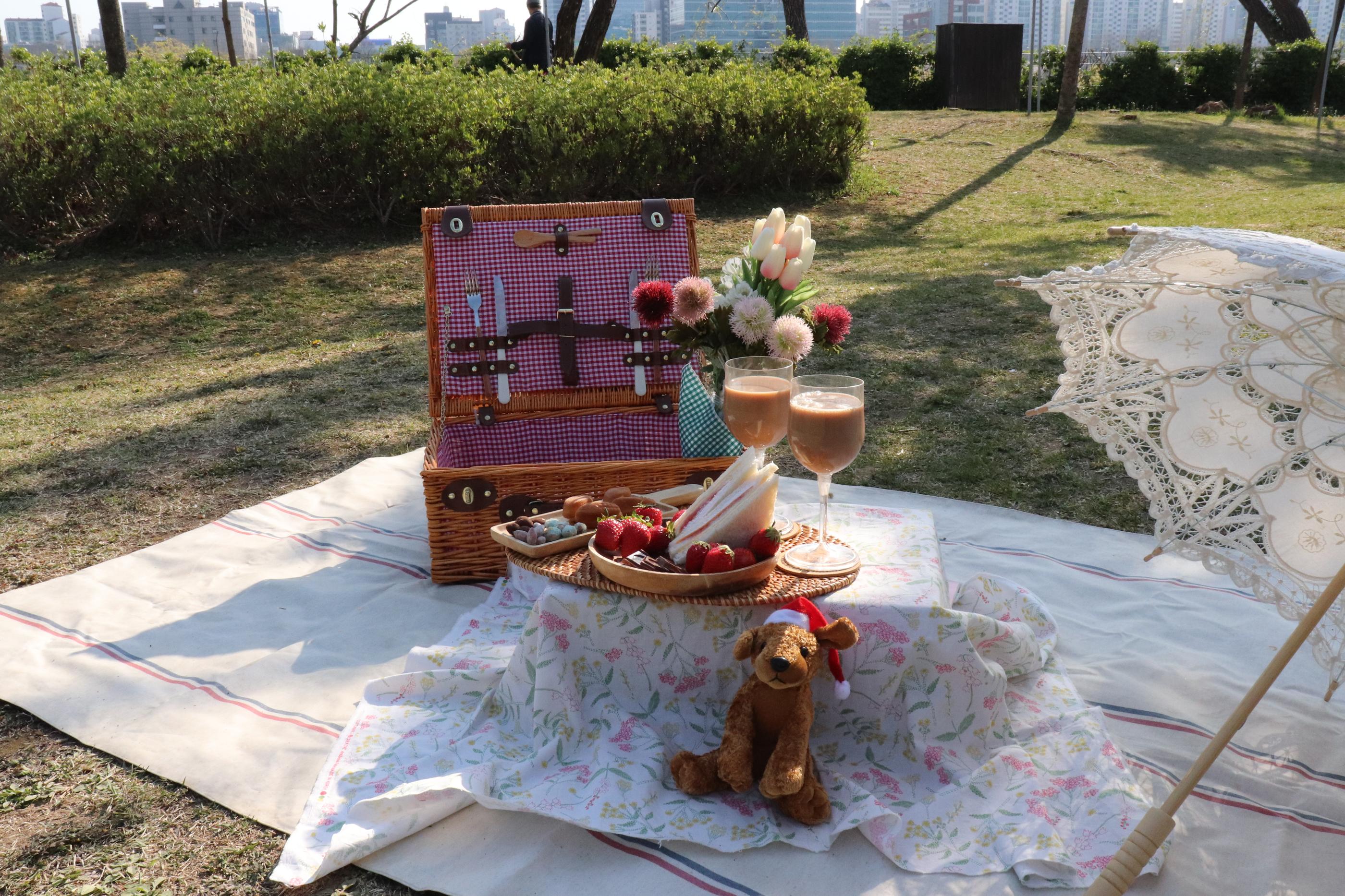 Romanticnic | Seonyudo, Picnic set rental that sets a mood of romance