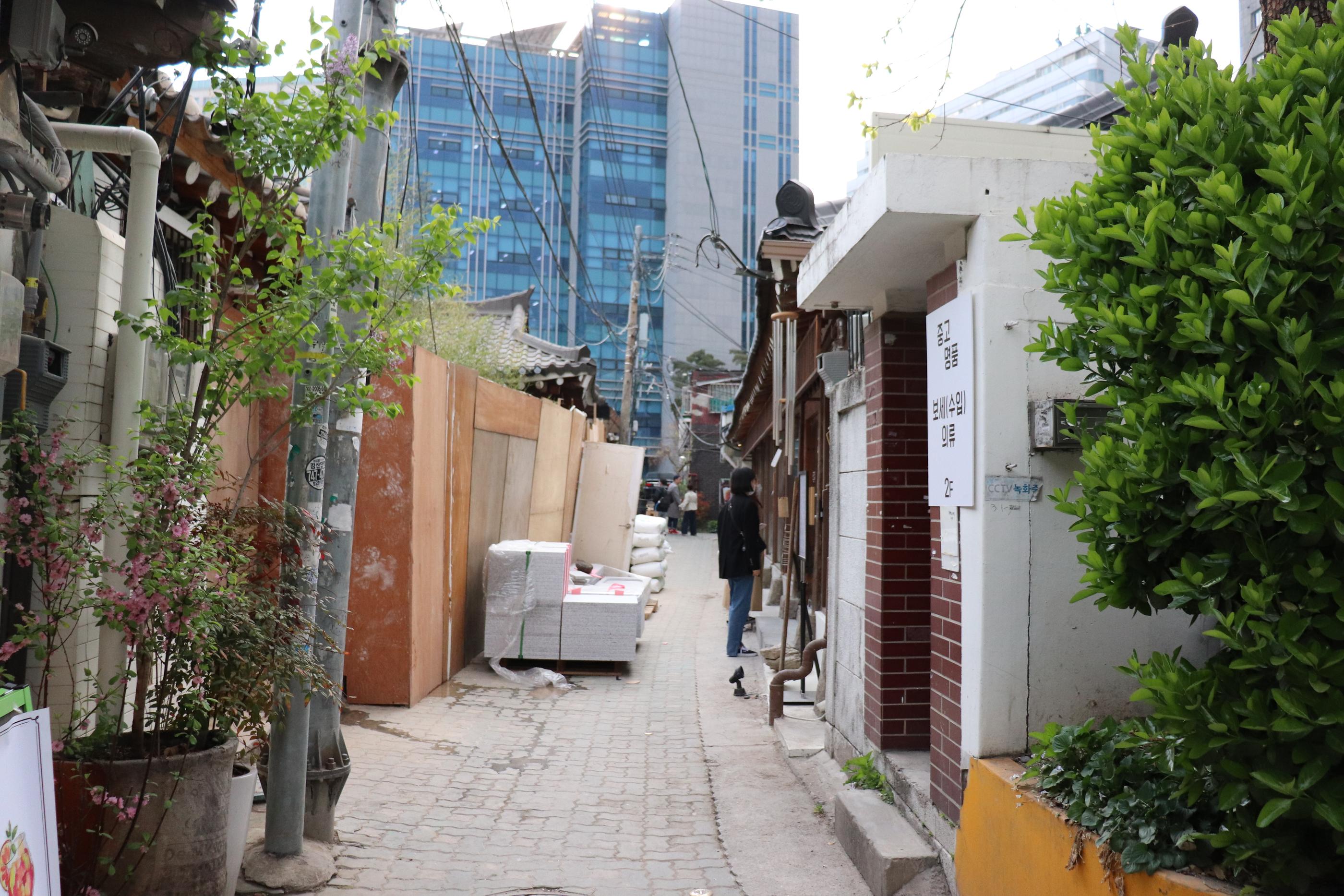 Oncheonjib | Ikseondong Amidst Ikseondong there lies a little Japan