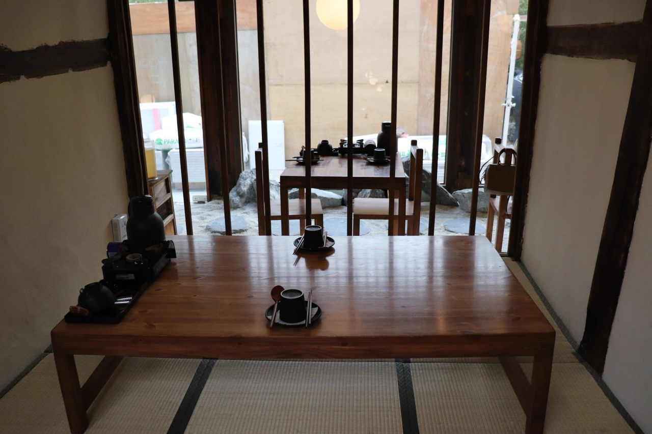 Oncheonjib | Ikseondong Amidst Ikseondong there lies a little Japan