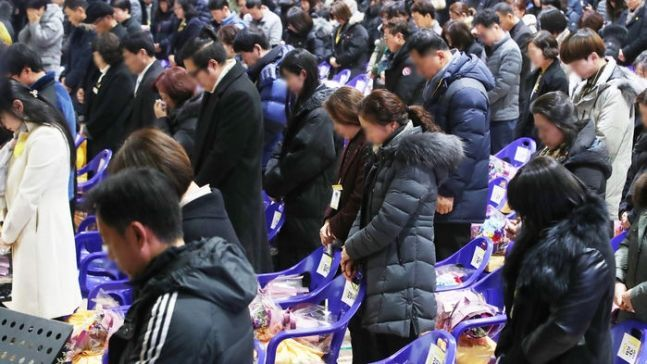 President Moon promises a safer country on 6th anniversary of Sewol Ferry tragedy