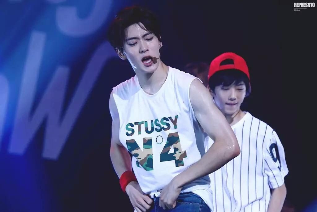 ซิกแพคนี้ใครครอง? 10 ไอดอลเกาหลีกับซิกแพคสุดเฟิร์มที่สาวคนไหนเห็นเป็นต้องกรี๊ดสลบ!