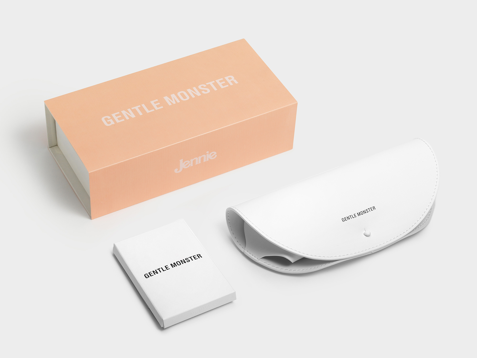 เมื่อนักร้องสุดชิคกับแบรนด์แว่นสุดยูนีคมาเจอกันใน Jennie BP x Gentle Monster! Jentle Home คอลเลคชั่น รับรองว่าไม่มีทางทำให้ผิดหวัง