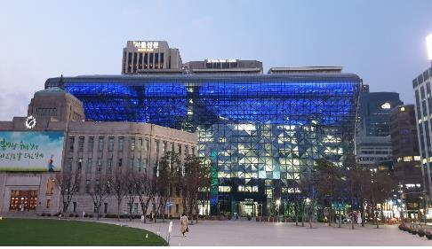 ในช่วงของการระบาดไวรัส COVID-19 หนึ่งในกลุ่มคนที่ทำงานหนักสุด ๆ คงหนีไม่พ้นเจ้าหน้าที่ทางการแพทย์ค่ะ ดังนั้น แลนด์มาร์คที่โด่งดังในโซลอย่างนัมซานทาวเวอร์ ล็อตเต้ทาวเวอร์ โซลสกายพาร์คเลยพร้อมใจกันเปิดไฟสีฟ้าเพื่อแสดงความขอบคุณต่อเจ้าหน้าที่ทุกคน