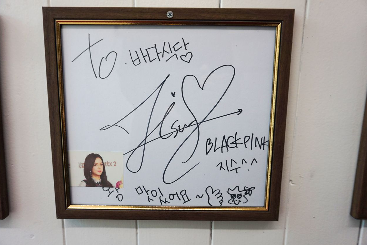 大海食堂內，部隊鍋內容豐富且色香味俱全