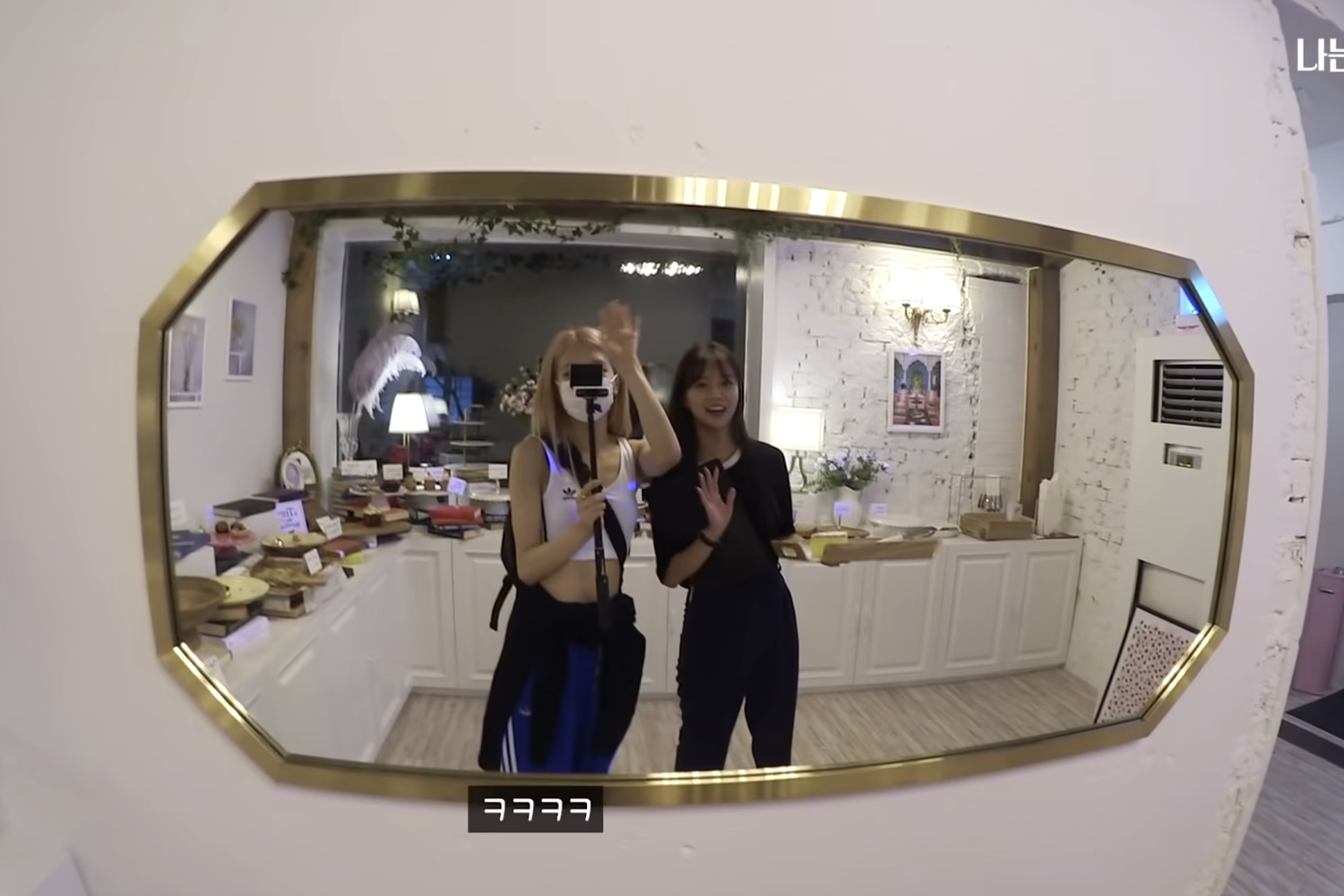 Mamma Mia Cafe內部設計充滿時尚感，是BLACKPINK成員打卡的熱門地方