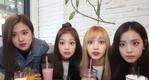 BLACKPINK Tour | Seoul, Follow BLACKPINK to their mukbang places! Food and desserts!