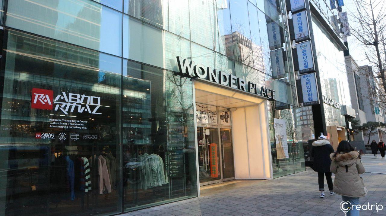 WONDER PLACE fashion store along a street in Seoul.