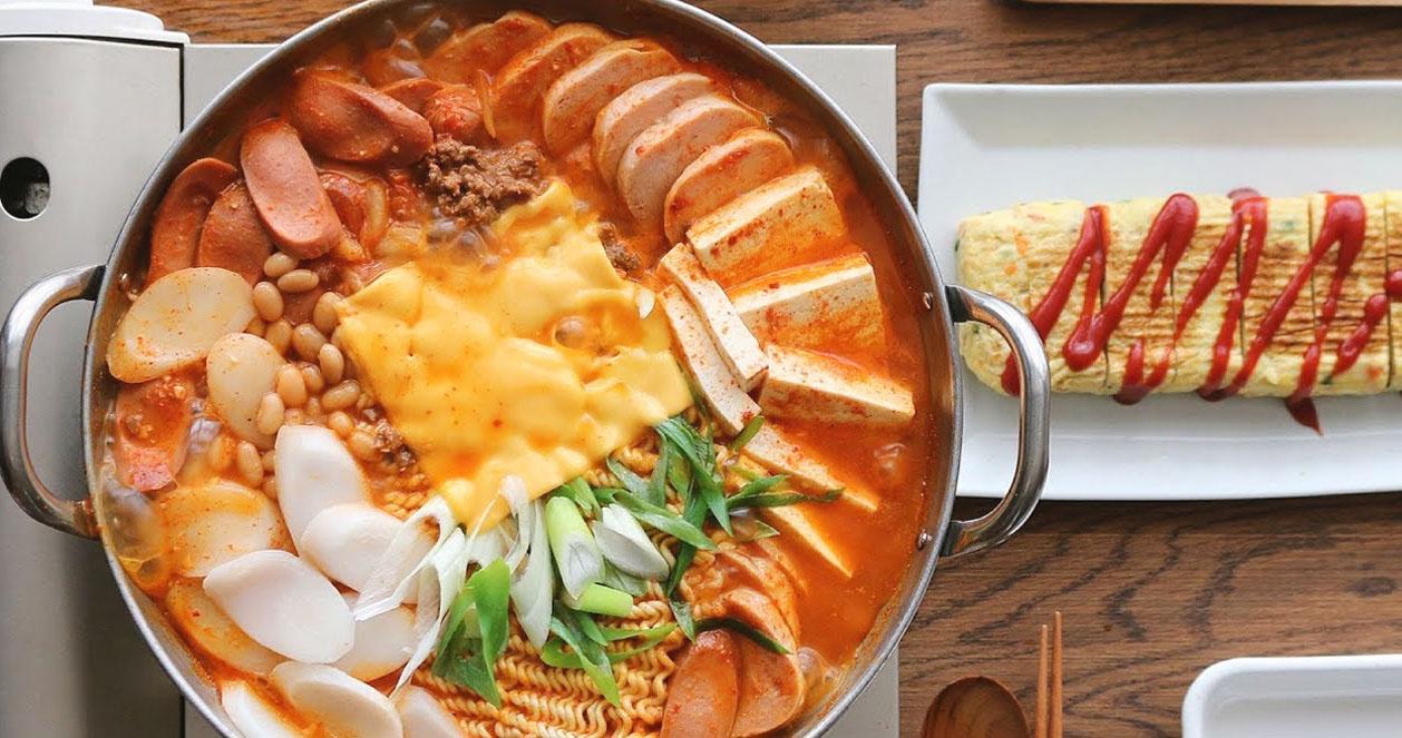 cách làm canh Budae Jjigae Hàn Quốc