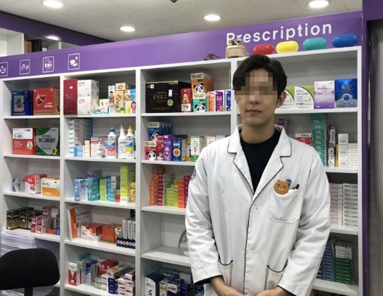 เรื่องอื้อฉาวของวงการยูทูปเบอร์เกาหลี เมื่อมีผู้หญิงอ้างว่าติดโรคจากยูทูปเบอร์ ดีรีเภสัชกร ผู้มีคนติดตามมากถึง 240,000 คน! ด้านหนุ่มเภสัชกรกล่าวว่า "ขอโทษที่ไม่ได้บอกแต่แรก"