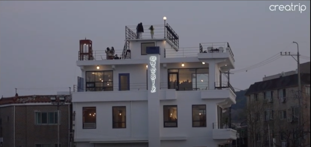 Suwon Hwaseongㅣ Oppa's tour Tour around with Oppa and see Hwaseong Fortress, Haenggung, chicken street and more!