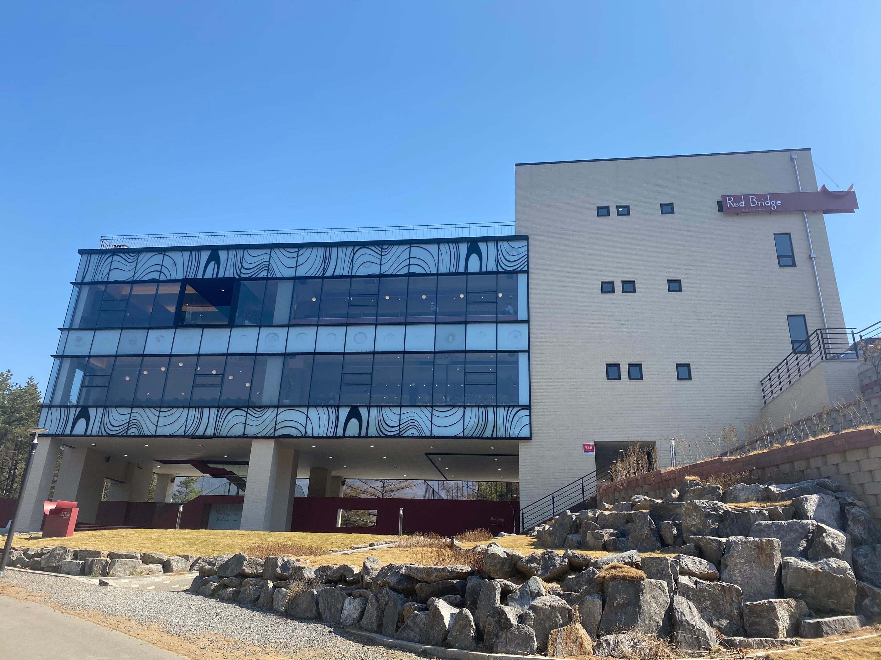 Red Bridge（レッドブリッジ）お店情報と行き方詳細