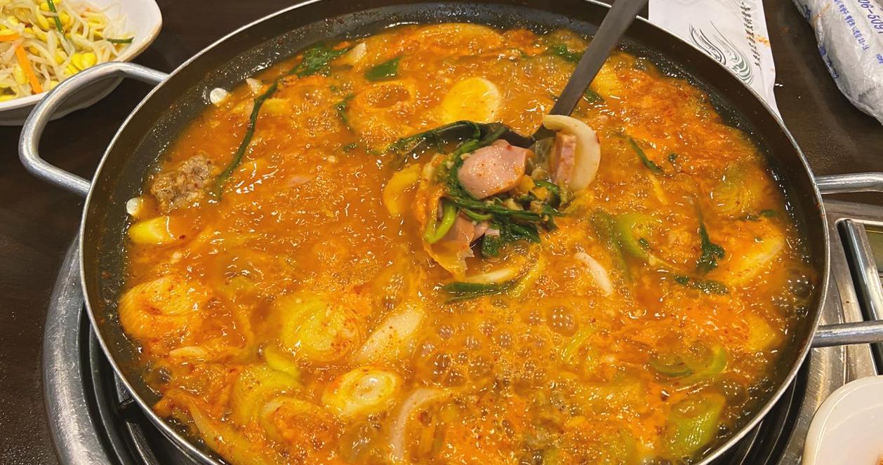 Songtan Budaejjigae | Nơi bán canh quân đội vị cực chuẩn ít người biết ở Gangnam