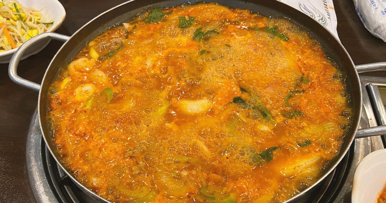 Songtan Budaejjigae | Nơi bán canh quân đội vị cực chuẩn ít người biết ở Gangnam