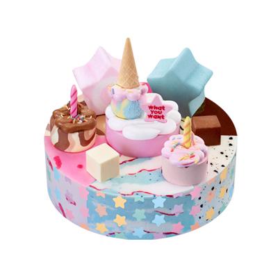 ランダムデザインでお届けするサーティワンアイスケーキ、驚きのあるギフトに