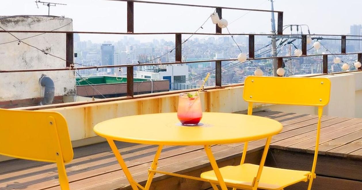 Le Montblanc | Quán cafe bán bánh cuộn len siêu xinh ở Itaewon 