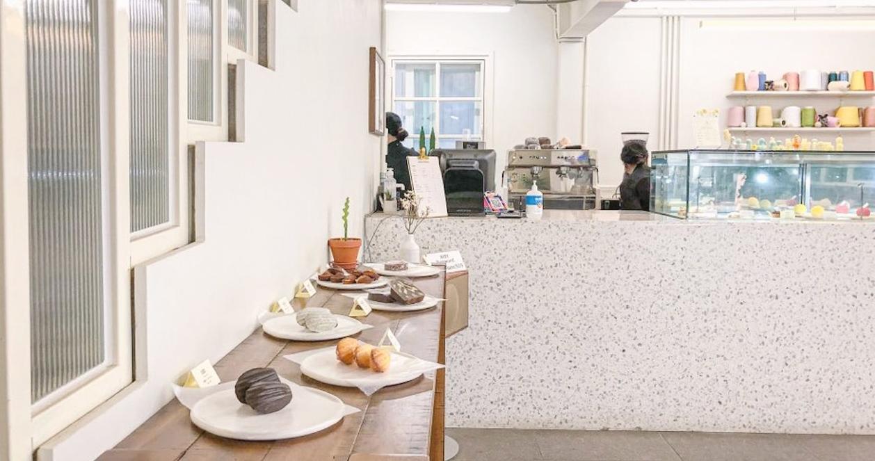 Le Montblanc | Quán cafe bán bánh cuộn len siêu xinh ở Itaewon 