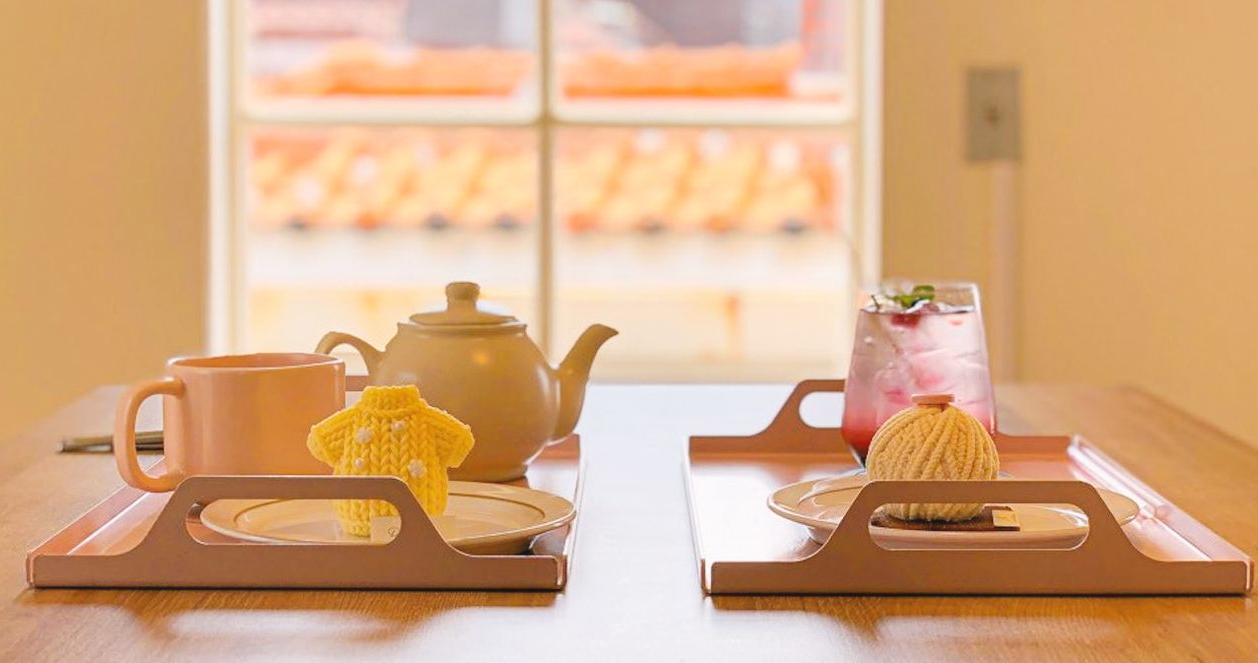 Le Montblanc | Quán cafe bán bánh cuộn len siêu xinh ở Itaewon 