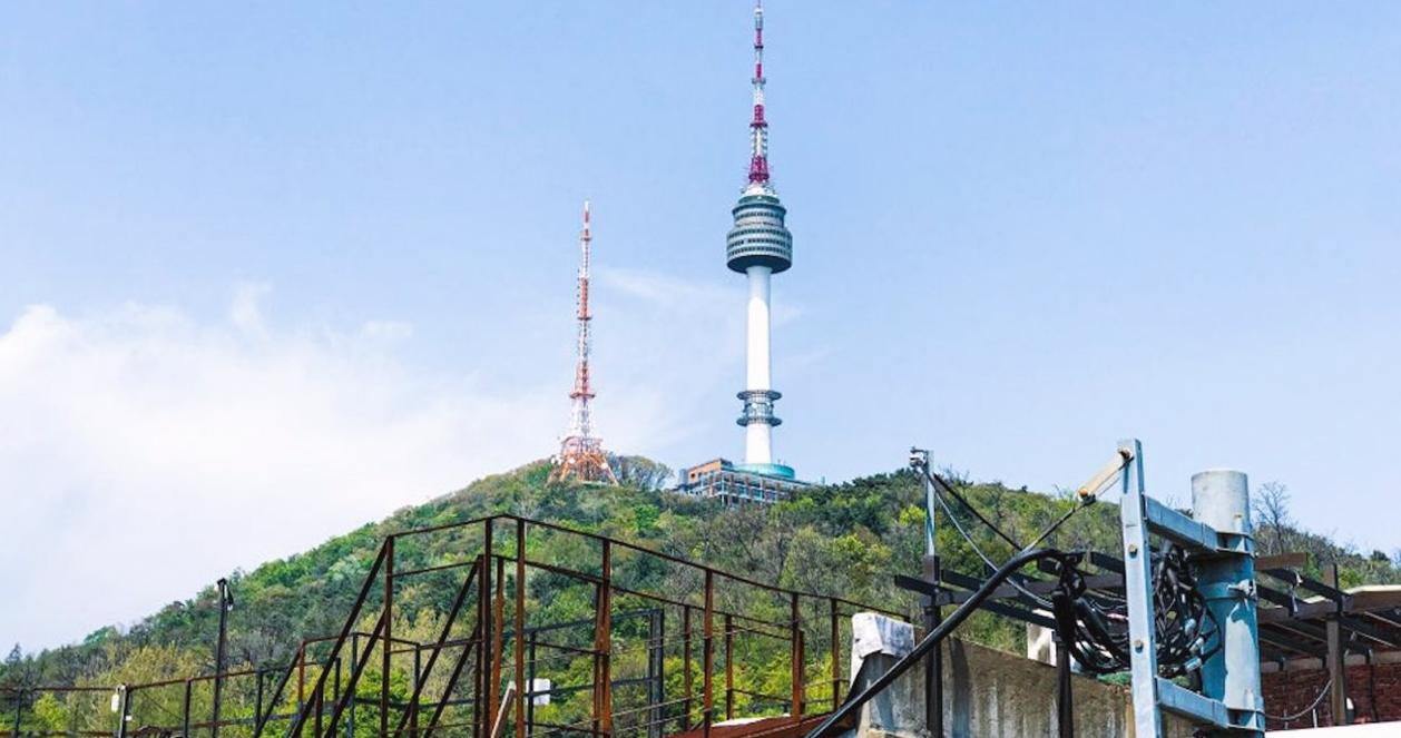 Le Montblanc | Quán cafe bán bánh cuộn len siêu xinh ở Itaewon 