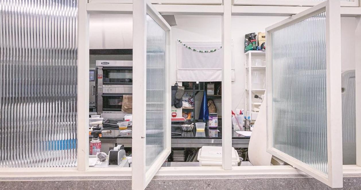 Le Montblanc | Quán cafe bán bánh cuộn len siêu xinh ở Itaewon 