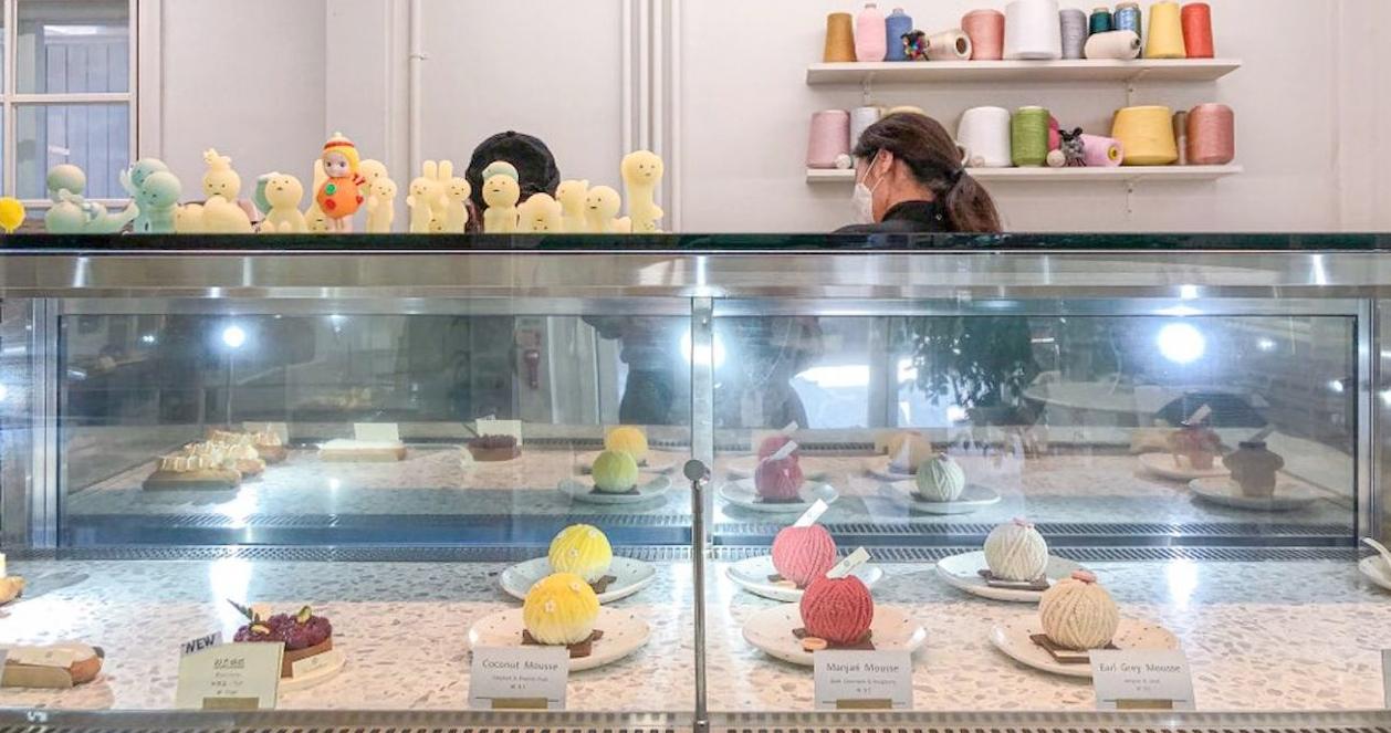 Le Montblanc | Quán cafe bán bánh cuộn len siêu xinh ở Itaewon 