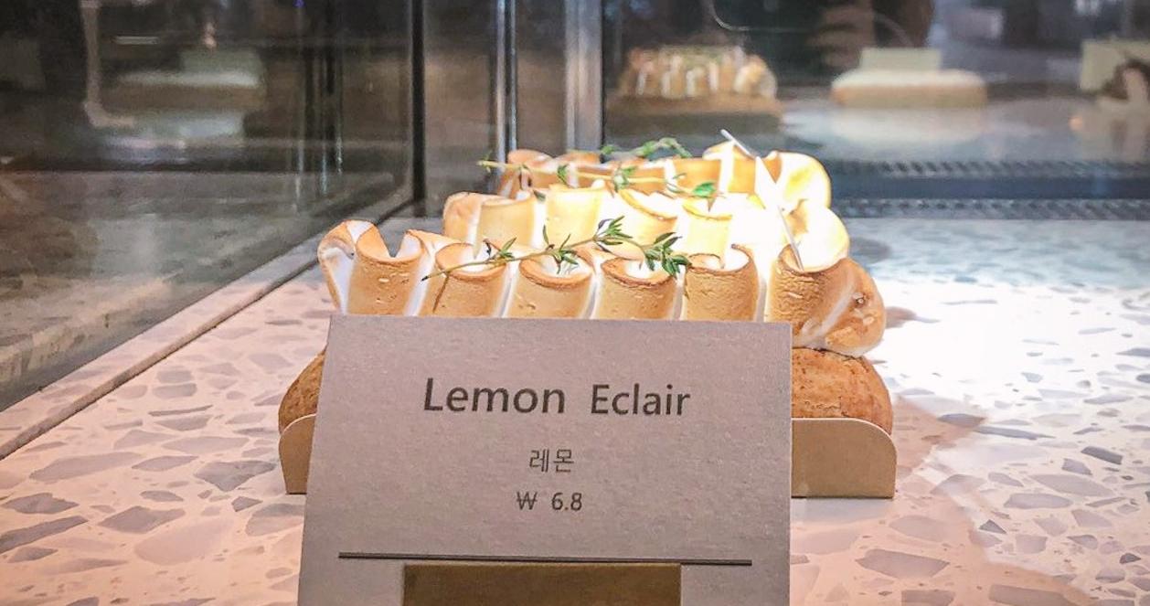 Le Montblanc | Quán cafe bán bánh cuộn len siêu xinh ở Itaewon 