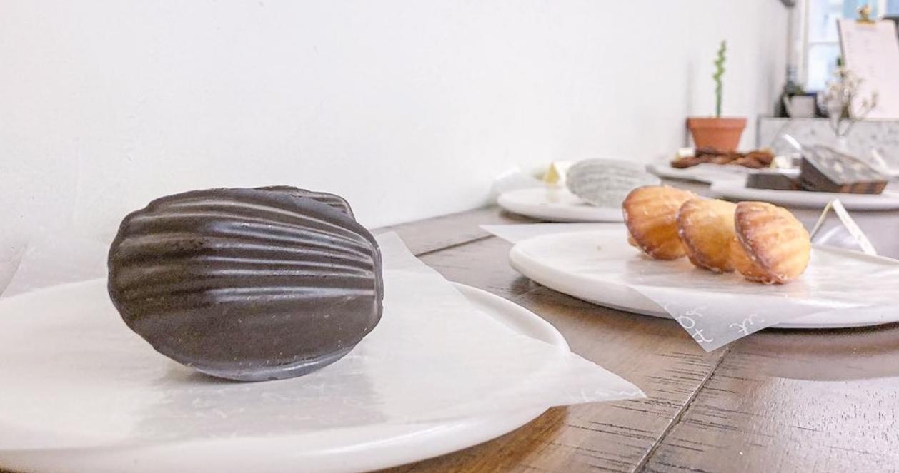 Le Montblanc | Quán cafe bán bánh cuộn len siêu xinh ở Itaewon 