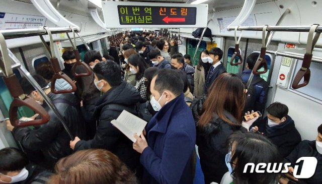 มาตรการป้องกันโรคระบาด! ตั้งแต่วันที่ 13 พ.ค. เป็นต้นไป รถไฟฟ้าใต้ดินของเกาหลีจะออกข้อบังคับใหม่ให้ใส่หน้ากากอนามัยกันทุกคน!