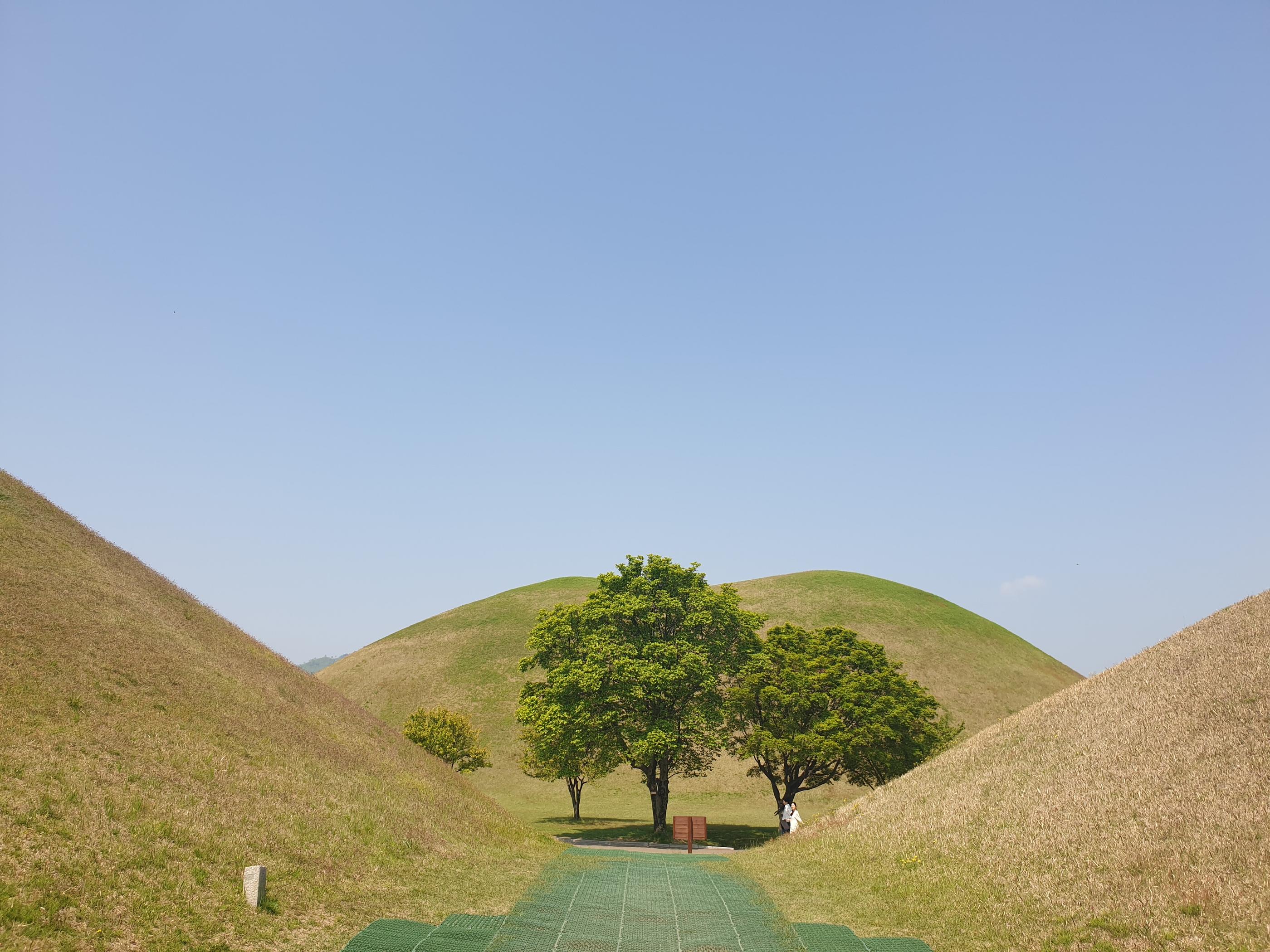 첨성대、瞻星台、チョムソンデ、慶州、キョンジュ、韓国田舎、韓国、韓国歴史、월정교、月精橋、ウォルジョンギョ、교촌한옥마을、校村韓屋村、キョチョンハノクマウル、韓屋村、계림、鶏林、ケリム、ファンリダンギル、대릉원、大陵苑、デルンウォン、동궁과월지、東宮と月地、トングングァウォルチ、キョリキンパ、チャルボリパン、10ウォンパン、キョンジュパン、慶州パン、慶州ワールド、キョンジュワールド、韓国絶叫コースター、韓国遊園地、スンドゥブ、スンドゥブチゲ、ジョン、チヂミ、仏国寺、プルグッサ、ソクラム、石窟庵,慶州、キョンジュ、ソウル郊外