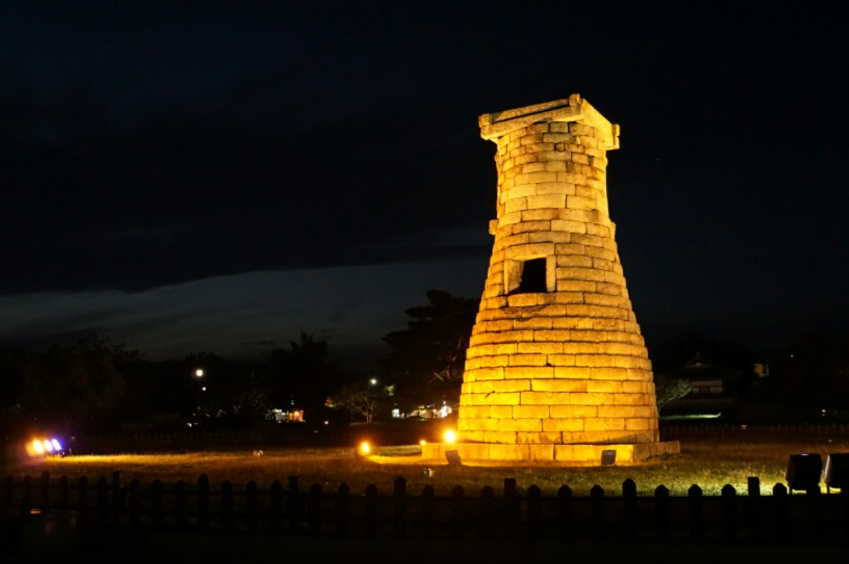첨성대、瞻星台、チョムソンデ、慶州、キョンジュ、韓国田舎、韓国、韓国歴史、월정교、月精橋、ウォルジョンギョ、교촌한옥마을、校村韓屋村、キョチョンハノクマウル、韓屋村、계림、鶏林、ケリム、ファンリダンギル、대릉원、大陵苑、デルンウォン、동궁과월지、東宮と月地、トングングァウォルチ、キョリキンパ、チャルボリパン、10ウォンパン、キョンジュパン、慶州パン、慶州ワールド、キョンジュワールド、韓国絶叫コースター、韓国遊園地、スンドゥブ、スンドゥブチゲ、ジョン、チヂミ、仏国寺、プルグッサ、ソクラム、石窟庵,慶州、キョンジュ、ソウル郊外