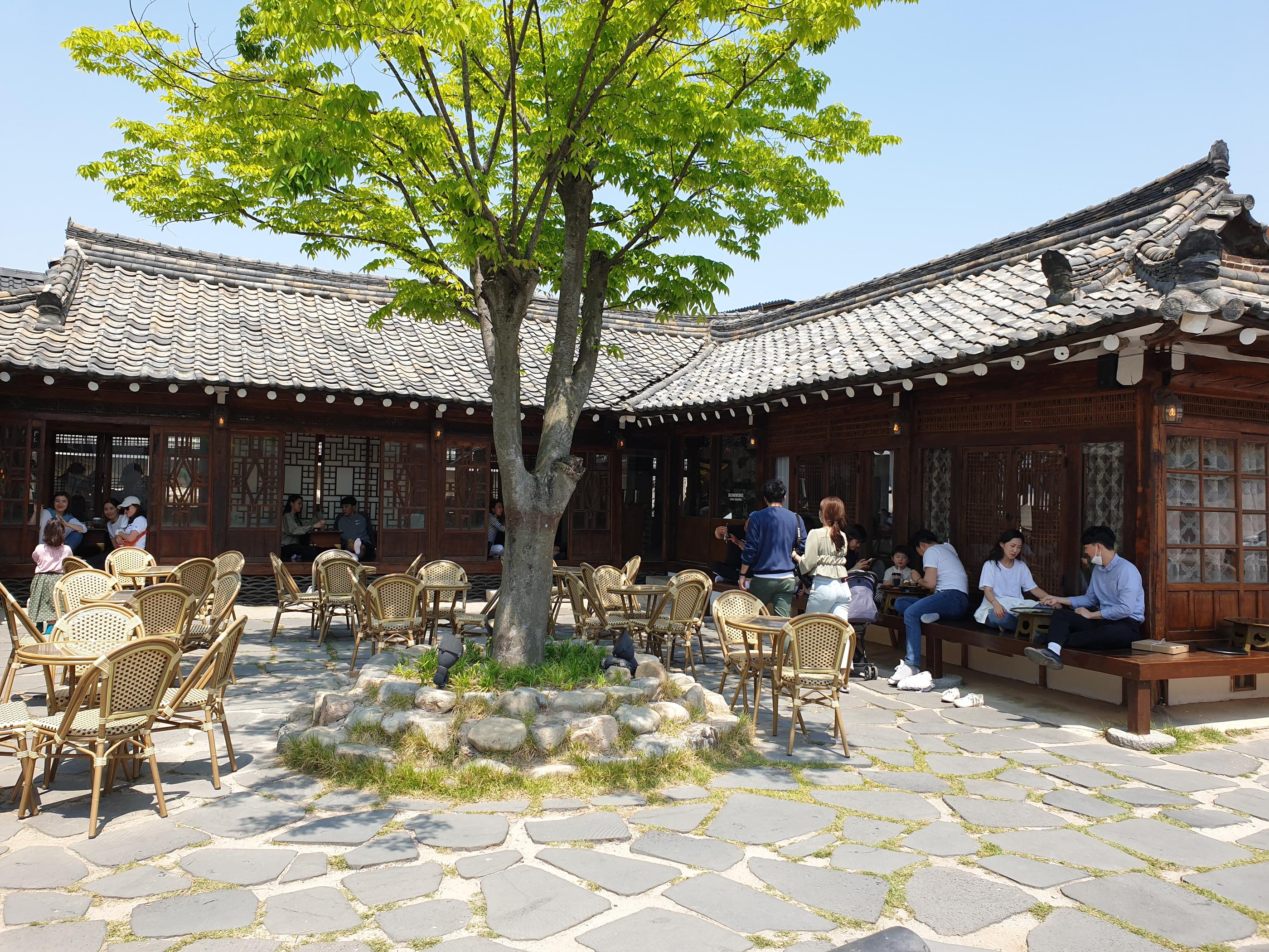 첨성대、瞻星台、チョムソンデ、慶州、キョンジュ、韓国田舎、韓国、韓国歴史、월정교、月精橋、ウォルジョンギョ、교촌한옥마을、校村韓屋村、キョチョンハノクマウル、韓屋村、계림、鶏林、ケリム、ファンリダンギル、대릉원、大陵苑、デルンウォン、동궁과월지、東宮と月地、トングングァウォルチ、キョリキンパ、チャルボリパン、10ウォンパン、キョンジュパン、慶州パン、慶州ワールド、キョンジュワールド、韓国絶叫コースター、韓国遊園地、スンドゥブ、スンドゥブチゲ、ジョン、チヂミ、仏国寺、プルグッサ、ソクラム、石窟庵,慶州、キョンジュ、ソウル郊外