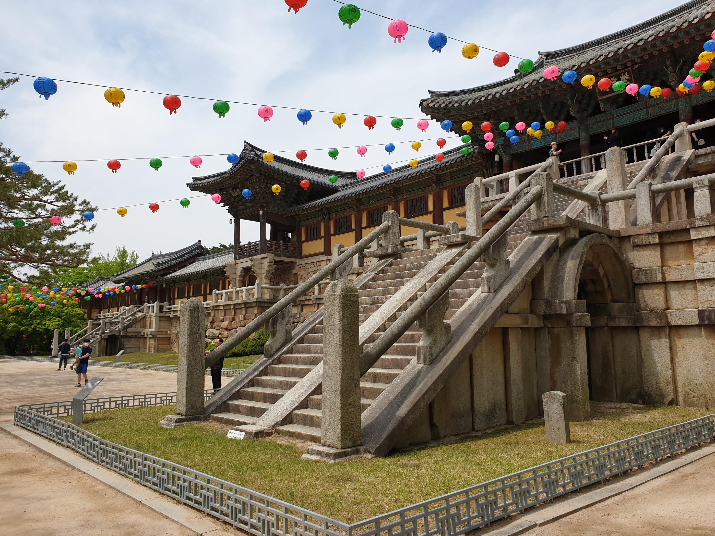 첨성대、瞻星台、チョムソンデ、慶州、キョンジュ、韓国田舎、韓国、韓国歴史、월정교、月精橋、ウォルジョンギョ、교촌한옥마을、校村韓屋村、キョチョンハノクマウル、韓屋村、계림、鶏林、ケリム、ファンリダンギル、대릉원、大陵苑、デルンウォン、동궁과월지、東宮と月地、トングングァウォルチ、キョリキンパ、チャルボリパン、10ウォンパン、キョンジュパン、慶州パン、慶州ワールド、キョンジュワールド、韓国絶叫コースター、韓国遊園地、スンドゥブ、スンドゥブチゲ、ジョン、チヂミ、仏国寺、プルグッサ、ソクラム、石窟庵,慶州、キョンジュ、ソウル郊外