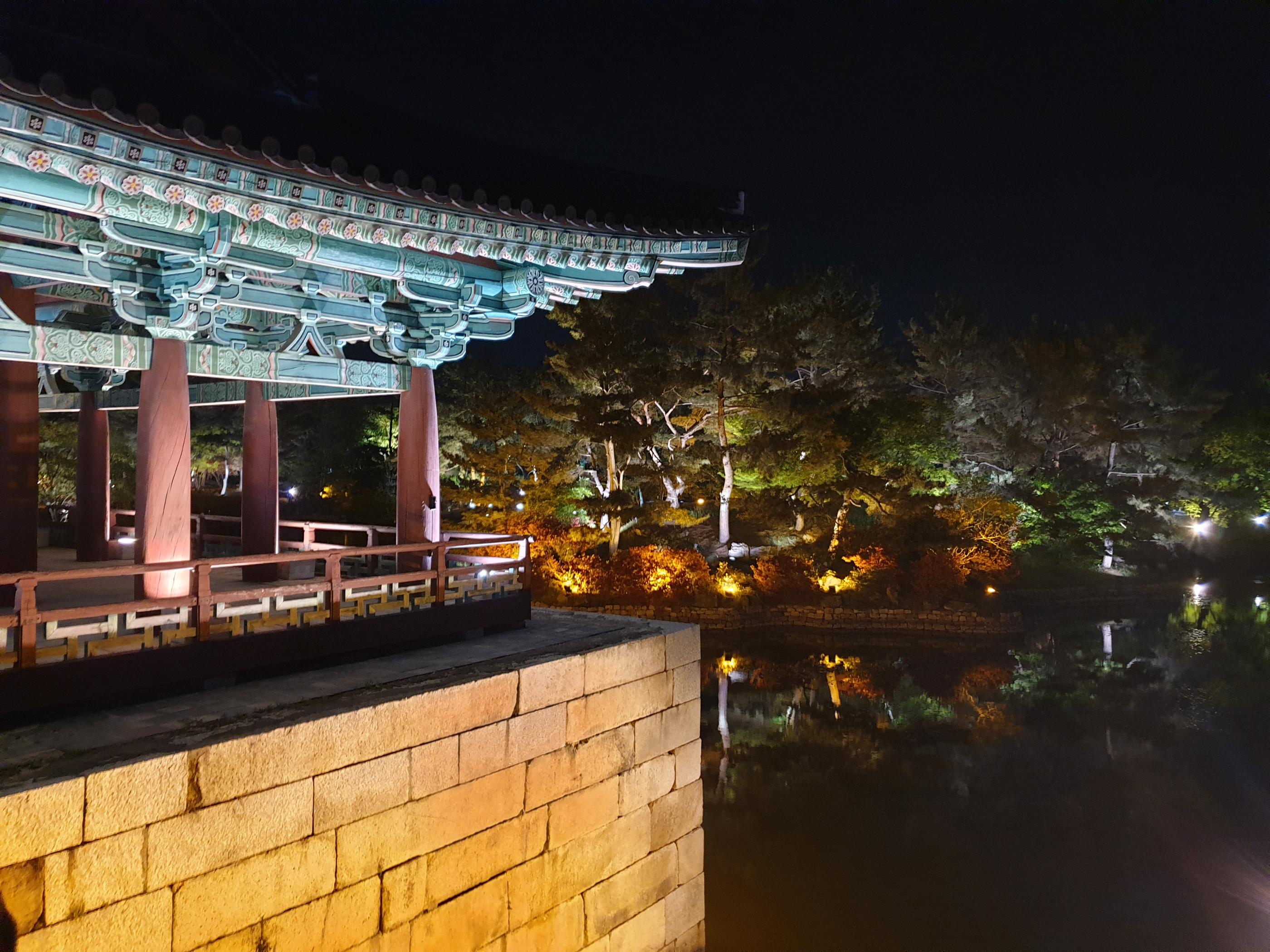 첨성대、瞻星台、チョムソンデ、慶州、キョンジュ、韓国田舎、韓国、韓国歴史、월정교、月精橋、ウォルジョンギョ、교촌한옥마을、校村韓屋村、キョチョンハノクマウル、韓屋村、계림、鶏林、ケリム、ファンリダンギル、대릉원、大陵苑、デルンウォン、동궁과월지、東宮と月地、トングングァウォルチ、キョリキンパ、チャルボリパン、10ウォンパン、キョンジュパン、慶州パン、慶州ワールド、キョンジュワールド、韓国絶叫コースター、韓国遊園地、スンドゥブ、スンドゥブチゲ、ジョン、チヂミ、仏国寺、プルグッサ、ソクラム、石窟庵,慶州、キョンジュ、ソウル郊外