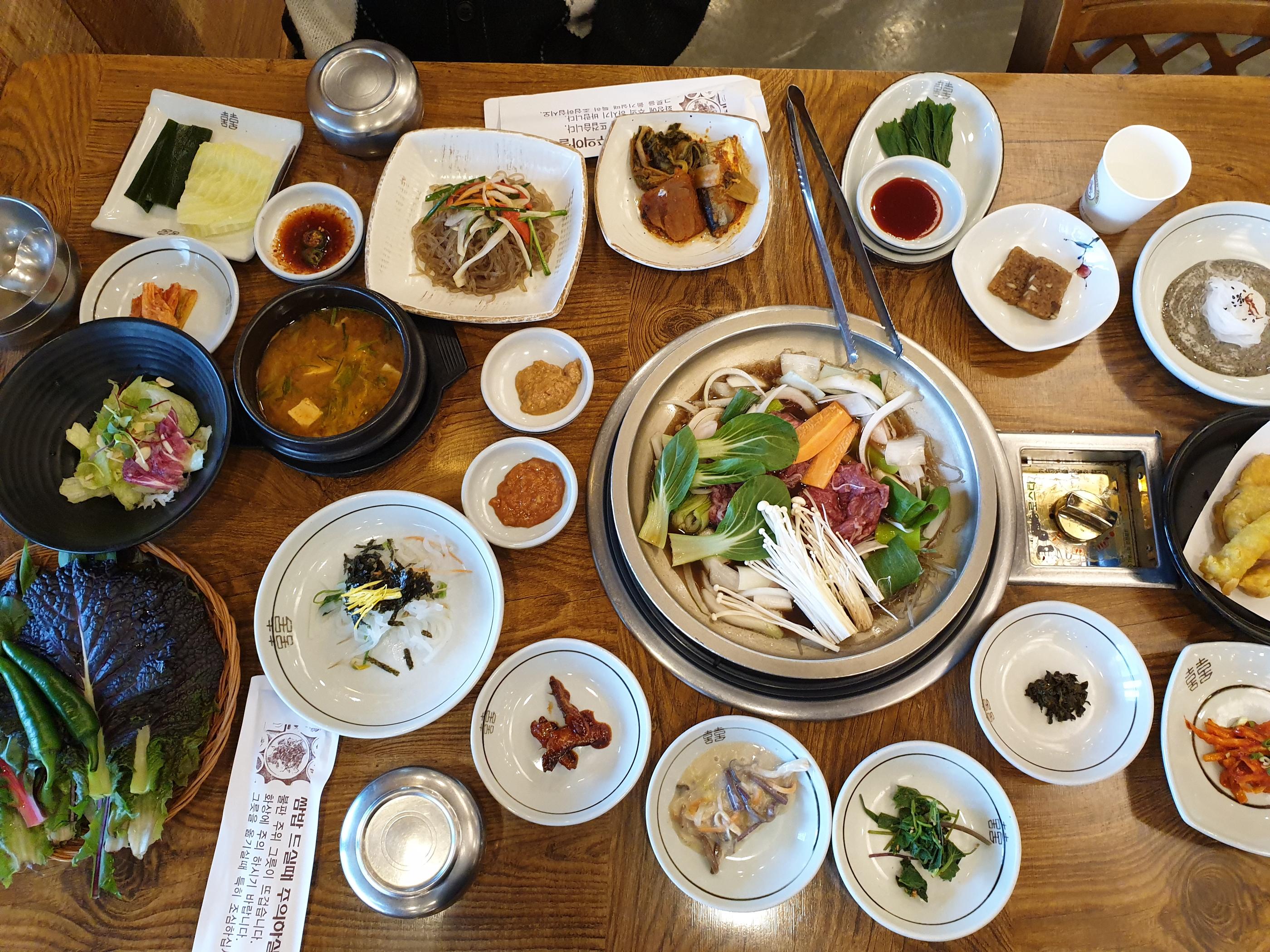 첨성대、瞻星台、チョムソンデ、慶州、キョンジュ、韓国田舎、韓国、韓国歴史、월정교、月精橋、ウォルジョンギョ、교촌한옥마을、校村韓屋村、キョチョンハノクマウル、韓屋村、계림、鶏林、ケリム、ファンリダンギル、대릉원、大陵苑、デルンウォン、동궁과월지、東宮と月地、トングングァウォルチ、キョリキンパ、チャルボリパン、10ウォンパン、キョンジュパン、慶州パン、慶州ワールド、キョンジュワールド、韓国絶叫コースター、韓国遊園地、スンドゥブ、スンドゥブチゲ、ジョン、チヂミ、仏国寺、プルグッサ、ソクラム、石窟庵,慶州、キョンジュ、ソウル郊外