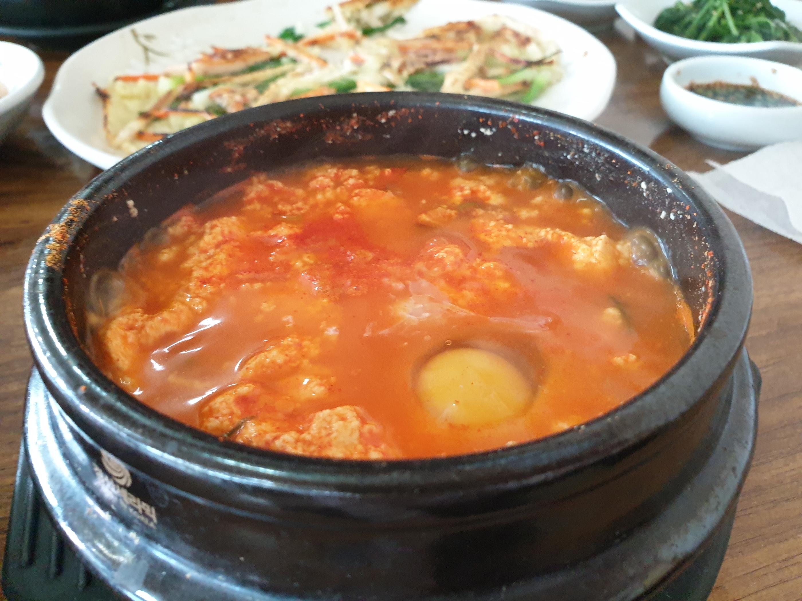 첨성대、瞻星台、チョムソンデ、慶州、キョンジュ、韓国田舎、韓国、韓国歴史、월정교、月精橋、ウォルジョンギョ、교촌한옥마을、校村韓屋村、キョチョンハノクマウル、韓屋村、계림、鶏林、ケリム、ファンリダンギル、대릉원、大陵苑、デルンウォン、동궁과월지、東宮と月地、トングングァウォルチ、キョリキンパ、チャルボリパン、10ウォンパン、キョンジュパン、慶州パン、慶州ワールド、キョンジュワールド、韓国絶叫コースター、韓国遊園地、スンドゥブ、スンドゥブチゲ、ジョン、チヂミ、仏国寺、プルグッサ、ソクラム、石窟庵,慶州、キョンジュ、ソウル郊外