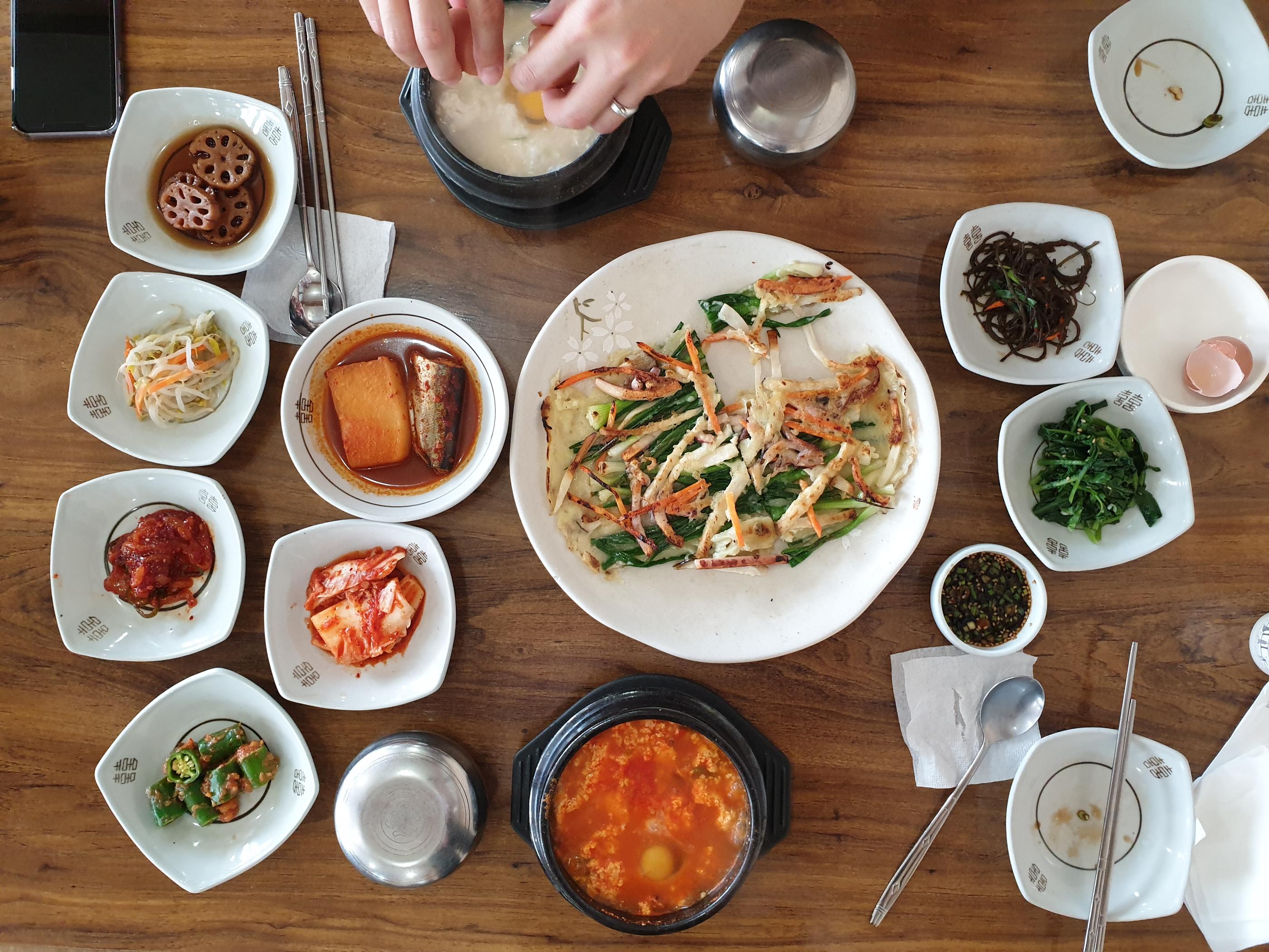 첨성대、瞻星台、チョムソンデ、慶州、キョンジュ、韓国田舎、韓国、韓国歴史、월정교、月精橋、ウォルジョンギョ、교촌한옥마을、校村韓屋村、キョチョンハノクマウル、韓屋村、계림、鶏林、ケリム、ファンリダンギル、대릉원、大陵苑、デルンウォン、동궁과월지、東宮と月地、トングングァウォルチ、キョリキンパ、チャルボリパン、10ウォンパン、キョンジュパン、慶州パン、慶州ワールド、キョンジュワールド、韓国絶叫コースター、韓国遊園地、スンドゥブ、スンドゥブチゲ、ジョン、チヂミ、仏国寺、プルグッサ、ソクラム、石窟庵,慶州、キョンジュ、ソウル郊外